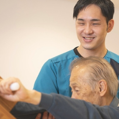 作業療法士科専任教員 延東先生