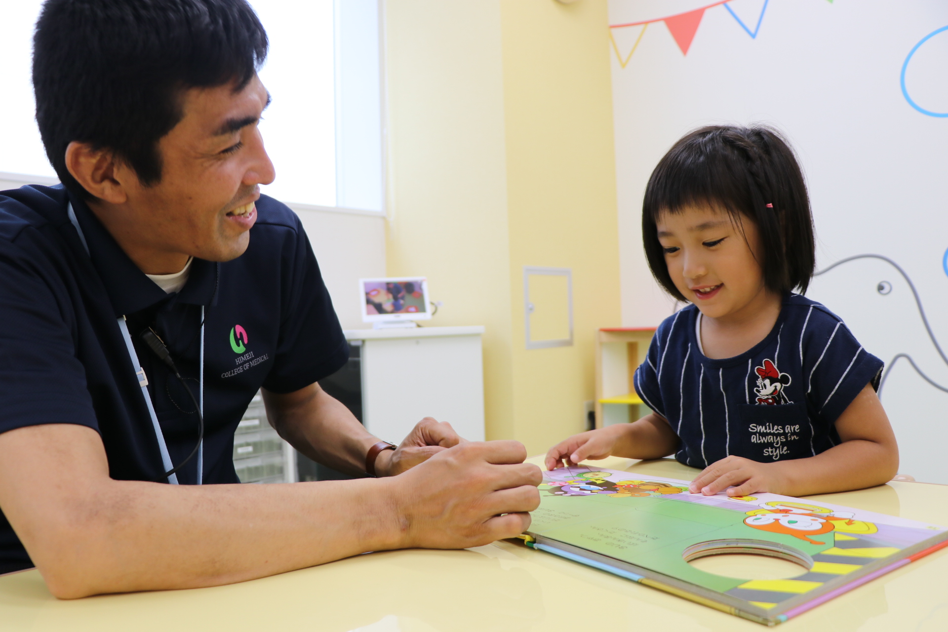 子どもと関わる仕事のひとつ 医療 を通して子どもの発達をサポートするおシゴト 姫路医療専門学校